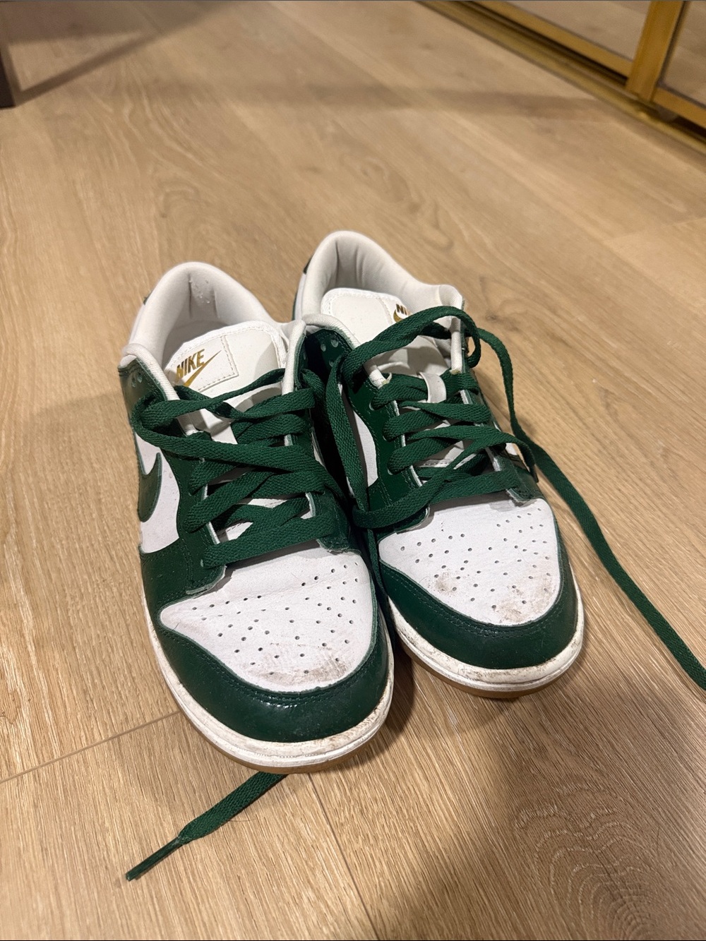 Nike Kids Low-Top Sneakers in White and Dark Green